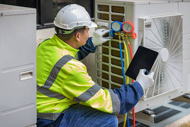 Professional Hvac technician working in Hamilton, VA